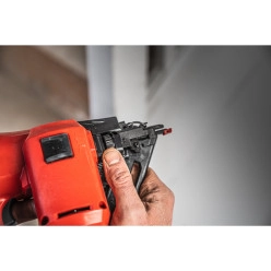 Пистолет гвоздезабивной аккумуляторный бесщёточный MILWAUKEE M18 FN15GA-0X (32-64мм)(каркас, HDкейс)