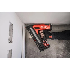 Пистолет гвоздезабивной аккумуляторный бесщёточный MILWAUKEE M18 FN15GA-0X (32-64мм)(каркас, HDкейс)