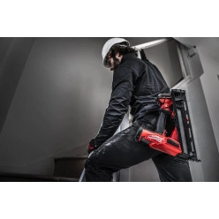 Пистолет гвоздезабивной аккумуляторный бесщёточный MILWAUKEE M18 FN15GA-0X (32-64мм)(каркас, HDкейс)