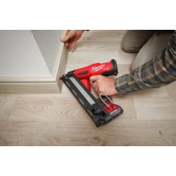 Пистолет гвоздезабивной аккумуляторный бесщёточный MILWAUKEE M18 FN15GA-0X (32-64мм)(каркас, HDкейс)
