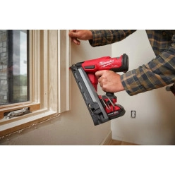 Пистолет гвоздезабивной аккумуляторный бесщёточный MILWAUKEE M18 FN15GA-0X (32-64мм)(каркас, HDкейс)