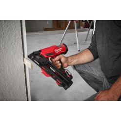 Пистолет гвоздезабивной аккумуляторный бесщёточный MILWAUKEE M18 FN15GA-0X (32-64мм)(каркас, HDкейс)
