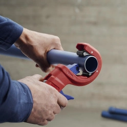 Труборез KNIPEX DP 50 для канализационних ПВХ труб 32/40/ 50мм, 90 23 01 BK