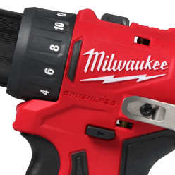 Дрель-шуруповёрт аккумуляторная бесщёточная MILWAUKEE M12 BLDDRC-402С (40Нм) (ЗУ+2акк.Х4Ач+кейс)