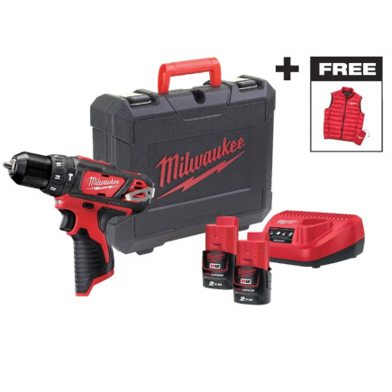 Дрель-шуруповерт аккумуляторная ударная MILWAUKEE M12 BPDMC-202C (30 Нм) + ЖИЛЕТКА