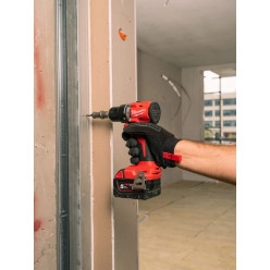 Дрель-шуруповёрт аккумуляторная бесщёточная ударная MILWAUKEE M18 BLPDRC-402C (60Нм) (ЗУ+2Х4Ач+кейс)