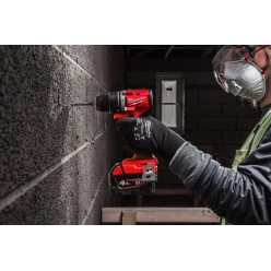 Дрель-шуруповёрт аккумуляторная бесщёточная ударная MILWAUKEE M18 BLPDRC-402C (60Нм) (ЗУ+2Х4Ач+кейс)