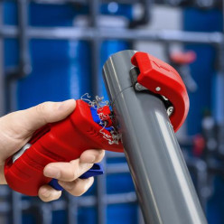 Труборез для пластиковых труб до 50мм (PVC, PP, PE) KNIPEX DPT50