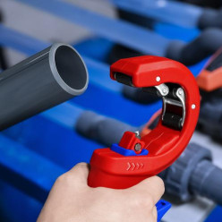 Труборез для пластиковых труб до 50мм (PVC, PP, PE) KNIPEX DPT50
