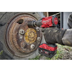 Гайковерт аккумуляторный бесщёточный MILWAUKEE 1/2" (881 Нм) M18 FMTIW2F12-0 + M18 B5 подарок